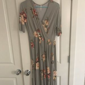 Midi floral print dress.